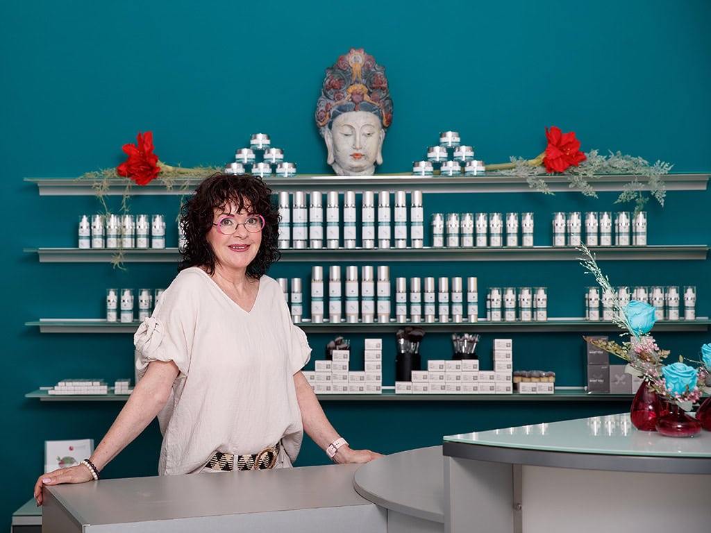 Susanne Kaußen am Empfang des Kosmetikstudios